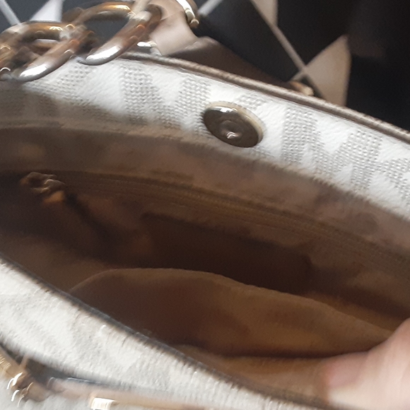 Michael KORS VANILLA HAMILTON CROSSBODY - Picture 17 of 17